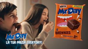 Mr.Day torna in tv dopo 20 anni con uno spot sulle reti Mediaset rivolto alla Gen Alpha, che celebra l’identità del brand e il suo rinnovato posizionamento. Protagonisti del video i Brownies al cioccolato