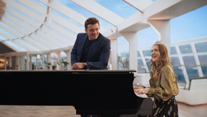 MSC Crociere: Drew Barrymore e Orlando Bloom protagonisti del primo spot pubblicitario del brand negli USA all'interno del Super Bowl. Firma Highdive. Guarda il teaser