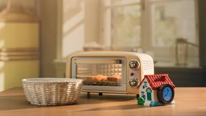 50 anni di Mulino Bianco. Tornano i premi iconici degli anni '80 in collaborazione con i grandi brand del design italiano: Ariete per il Fornetto  Sfornabontà, Celly per la MulinoSveglia e Seletti per il portapane Pancestì