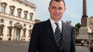 UniCredit: Mustier rivoluziona il top management. Mingrone e Fiorentino in uscita, Papa è il nuovo Dg