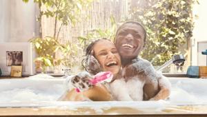 MySecretCase torna in TV con i sex toys, per la prima volta in Italia in Daytime con uno spot diretto da Luca Lucini. Creatività di Cookies & Partners