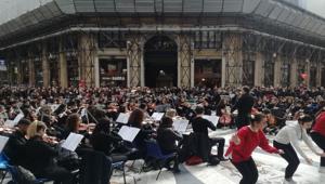 Generali Italia sostiene il Teatro San Carlo con 'Valore Cultura' e porta in piazza il musical 'My Fair Lady'. Flash mob per 1.800 ragazzi