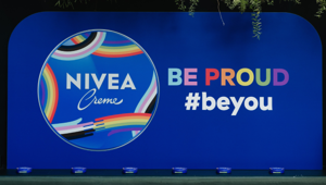 NIVEA Creme conferma la partnership con Arcigay e lancia una limited edition arcobaleno per lo sportello psicologico #beyou