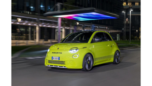 Nuova Abarth 500e “suona” al Radio Italia Live – Il Concerto