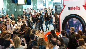 Nutella, con il supporto di Radio 105, allestisce un ‘juke box vivente’ all’interno della stazione di Milano Cadorna e lancia l’iniziativa speciale #NutellaMusica