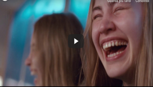 Debutta in Italia #bloodnormal: la coraggiosa campagna di Essity che con il brand Nuvenia abbatte i tabù legati al ciclo mestruale. Creatività di AMV BBDO