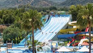 Radio Kiss Kiss ‘live’ all’AcquaPark Odissea 2000: divertimento esplosivo per un'estate indimenticabile fatta anche di relax