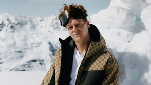 Gucci esordisce nel mondo dello sportswear invernale con la nuova collezione  'Altitude'. Per il debutto una campagna con il Global Brand Ambassador Jannik Sinner