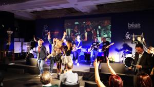 Al Bea World Festival 2019 coinvolgente opening al ritmo di musica grazie alla Rockin' 1000 perfomance. Unconventional anche il benvenuto del patron della kermesse