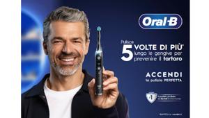 Luca Argentero è il volto della nuova campagna di Oral-B che celebra il sorriso come espressione di unicità e inclusione e lo spazzolino elettrico come strumento fondamentale per una buona igiene orale per tutti. Creatività: VML Italy