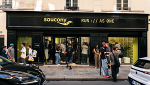 Saucony conquista Parigi con il Sync Space: un’esperienza che ha coinvolto pubblico, media e community internazionali alla Paris Fashion Week