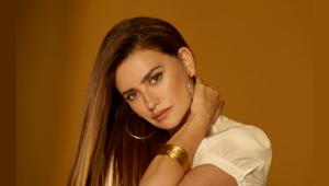 Penélope Cruz protagonista di 'Respira', la nuova campagna Geox per la collezione Primavera/Estate 2025. Firma M+C Saatchi