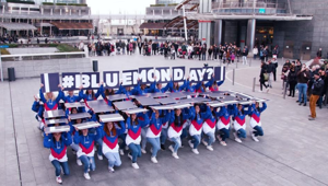 Philadelphia sceglie il Blue Monday per il lancio del progetto #Staycremoso con un flash mob di positività in Piazza Gae Aulenti che ha sorpreso 2000 persone