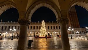 A Venezia è di scena il Natale: luminarie, alberi di Natale, mercatini, piste di pattinaggio su ghiaccio, appuntamenti culturali e intrattenimenti in vista delle feste natalizie del 2022