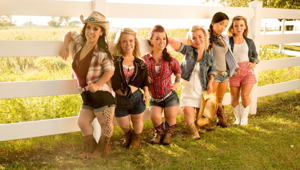 Ad agosto Lei porta le 'Piccole Donne' a Dallas, su Dove torna 'Vado a vivere in campagna'