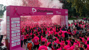 PittaRosso Pink Parade 2026: al via le iscrizioni per la camminata benefica al fianco della ricerca