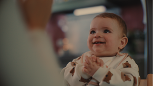 Plasmon riporta on air lo spot “Mangiare è molto più che mangiare”  di DUDE Milano e rilancia Happy Pappa in una nuova versione