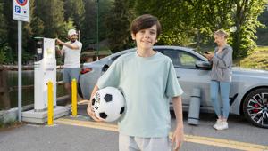 Plenitude (Eni) e Leolandia si alleano per favorire la transizione energetica. Nell'accordo anche l'installazione di un Hub con 10 punti di ricarica nelle aree parcheggio