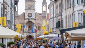 Pordenonelegge 2023 festeggia i dieci anni della Fondazione con oltre 400 eventi con una progettualità triennale e trovando nella poesia il suo fiore all’occhiello