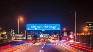 Il portale digitale di IGPDecaux da 13x2,3 metri illumina Linate