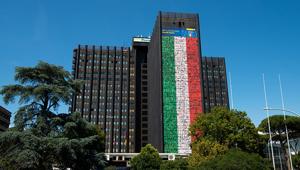 Nasce #PosteItaliani. Azzurri dentro: la mega installazione del brand per tifare gli Azzurri a cura di Alphaomega