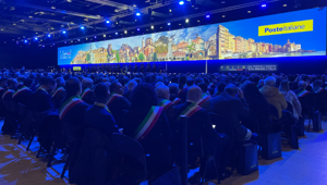 Alphaomega firma l’evento Polis di Poste Italiane: in oltre 5000 al Centro Congressi La Nuvola. Sul palco anche Sergio Mattarella e Giorgia Meloni. Cassone: "Una giornata di rilevanza istituzionale, che ci proietta in un 2023 ricco di nuovi successi"