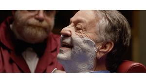 Class Editori celebrare i 35 anni dalla fondazione con il cortometraggio "Un giorno, per caso". Protagonisti Renato Pozzetto e Paolo Panerai