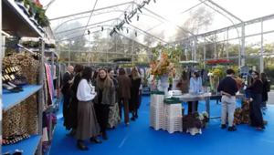 mm studio ha presentato le collezioni moda SS26 nella Greenhouse La Fenice ALMA, una serra in vetro realizzata da Privitera Eventi e installata all'interno del Parco Vittorio Formentano