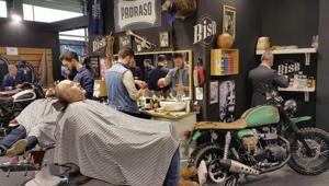 Proraso apre un Temporary Barber Shop nello stand di Moto Guzzi al Motor Bike Expo