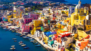 A Procida il titolo di Capitale italiana della Cultura 2022 con un progetto da 4,1 mln di euro, di cui 1 mln dal MiBact. Franceschini: "Un segnale per guardare al futuro. Ci accompagnerà nell'anno della ripartenza"