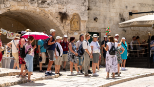 Turismo italiano 2019-2024: il report del Centro Studi del Touring Club rivela una crescita 'a due velocità' tra Nord e Sud