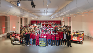 PUMA e Scuderia Ferrari HP celebrano vent'anni di partnership con un'esclusiva cena presso l'iconico ASGT Building