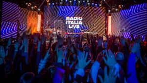 Proseguono le esibizioni di "Radio Italia Live", il programma di musica dal vivo dal Reward Music Place di Milano. In programma, tra gli altri, Jovanotti e i Negramaro