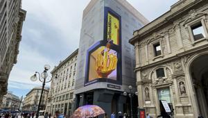 Raffles Milano lancia la campagna 'Creativity has no borders' con Urban Vision. Billboard 3D in via Mercanti, tra design e innovazione