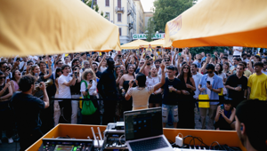 Effetto sorpresa nel cuore di Milano: Serena Brancale accende la "Piazzetta Pugliese" di Birra Raffo