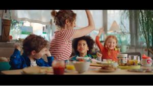 Regina lancia "Sosteniamo", la nuova campagna creata da Grey per raccontare l’impegno in sostenibilità del marchio