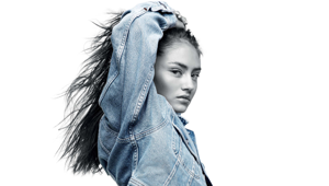 Al via la campagna adv, digital, e OOH di Replay per la presentazione della nuova interpretazione dell'iconico "9zero1"