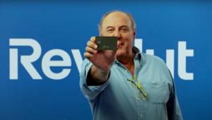 Revolut sceglie Gerry Scotti per diventare il conto bancario principale preferito dagli italiani. La campagna è stata sviluppata dall'agenzia Hellodì ed è inclusa in un investimento di 10 milioni di euro