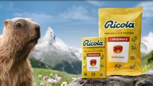 Ricola presenta la sua nuova campagna pubblicitaria "Mangia una Ricola", realizzata da Jung von Matt. Ironia e tradizione si incontrano nel nuovo spot nell’ambito di un perfezionamento della strategia del marchio