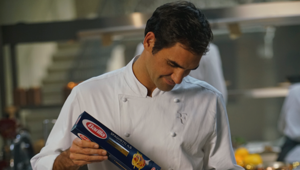 Roger Federer a scuola di cucina da Davide Oldani nel nuovo spot Barilla. Firma 72andSunny