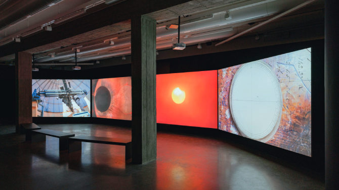 24 Ore Cultura Education, con il supporto di Deutsche Bank, presenta il palinsesto di attività educative gratuite promosse nell'ambito della mostra "Borrowed Light" di Rohini Devasher
