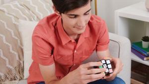 Il cubo di Rubik arriva nelle scuole d’Italia con uno speciale progetto didattico: “Scuola al Cubo”. Aperte le iscrizioni all'iniziativa nata dalla collaborazione tra Parole O_Stili, Spin Master e MiAssumo