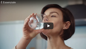 "Sentirsi liberi è essenziale". Lo ribadisce Fonte Essenziale insieme a Saatchi & Saatchi