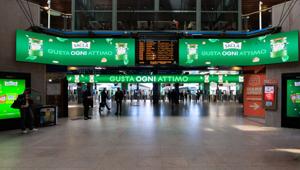 AD Store racconta il nuovo posizionamento Saclà "Gusta ogni attimo" a TuttoFood 2026 e con la domination alla stazione Cadorna di Milano