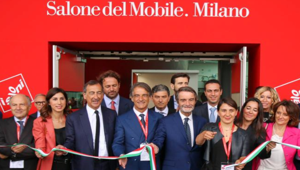 Il Salone del Mobile inaugura l'edizione dei 60 anni con oltre 2000 espositori e una folla record a Fiera Milano Rho per l'apertura