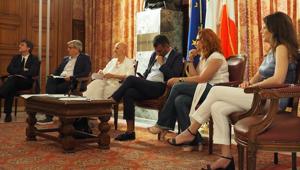 A Bari Lungomare Libri, una grande libreria a cielo aperto e un palinsesto di incontri con autrici e autori da tutta Italia a cura del Salone Internazionale del Libro di Torino.