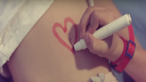 Per la Festa della Mamma Enterogermina lancia con YAM112003 la nuova campagna #AmoLaMiaPancia