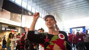 'Christmas Jumper Day', alla Stazione Termini di Roma il flash mob di Save the Children