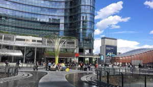 Alla Milano Fashion Week beauty e fashion corner con l'Hub di Scalapay in Gae Aulenti e la regia di Brand On Solutions (Mediamond)