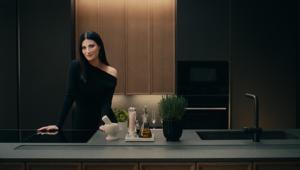 Laura Pausini testimonial nella campagna internazionale Scavolini “VIVIMI” firmata TEND